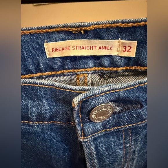 ✨ Levi’s Premium Ribcage Straight Ankle Jeans (Size 32) ✨ - Picture 4 of 7
